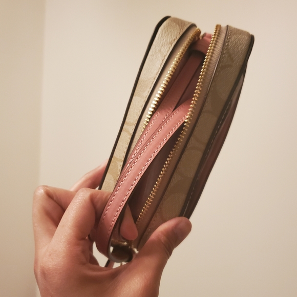 Coach Camera Bag Pink Mono - Picture 5 of 6